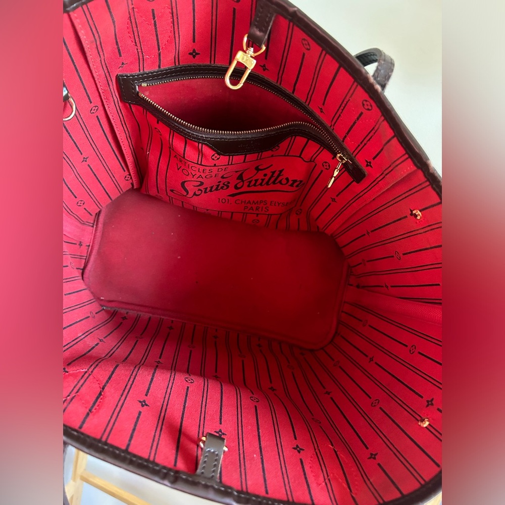 Louis Vuitton Neverfull MM - Picture 13 of 14